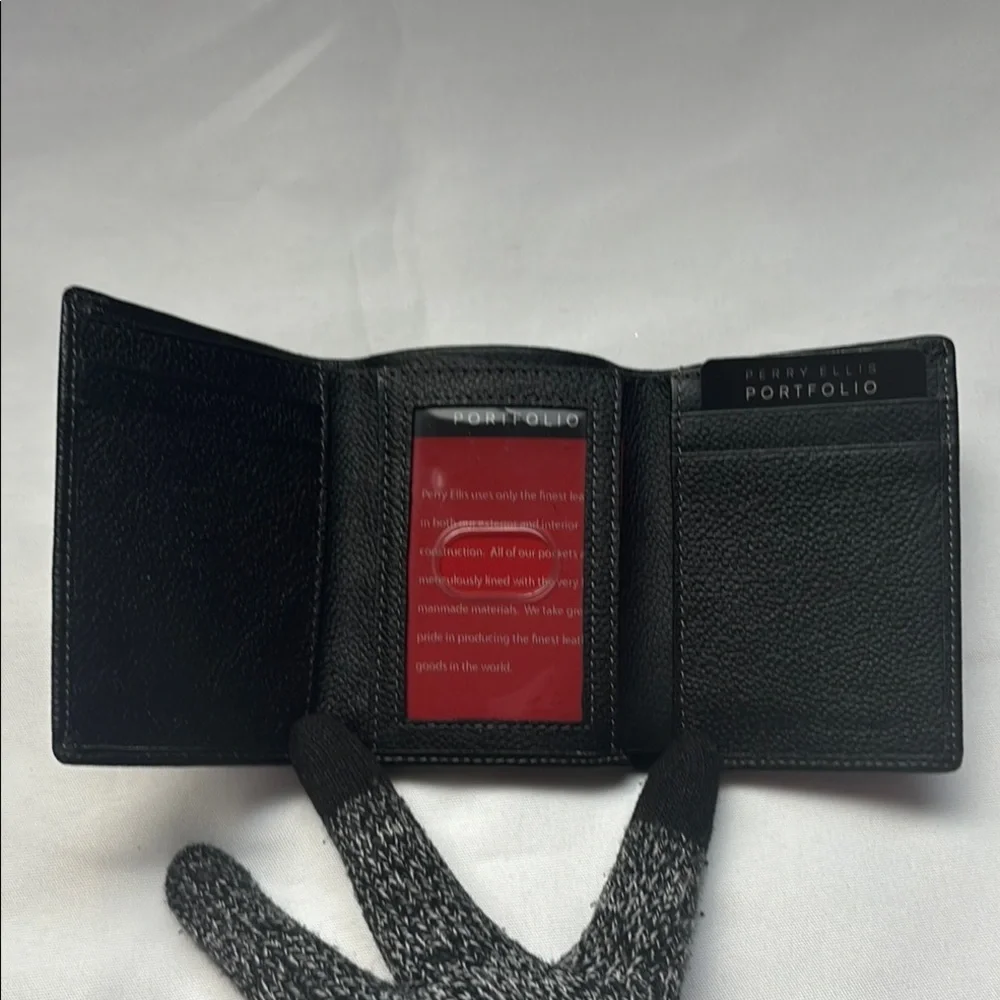 Perry Ellis Portfolio Trifold Pebble Leather Wallet Black GUC